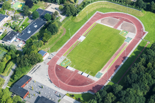 909149 Luchtfoto van de atletiekbaan Maarschalkerweerd (Mytylweg 79) te Utrecht.